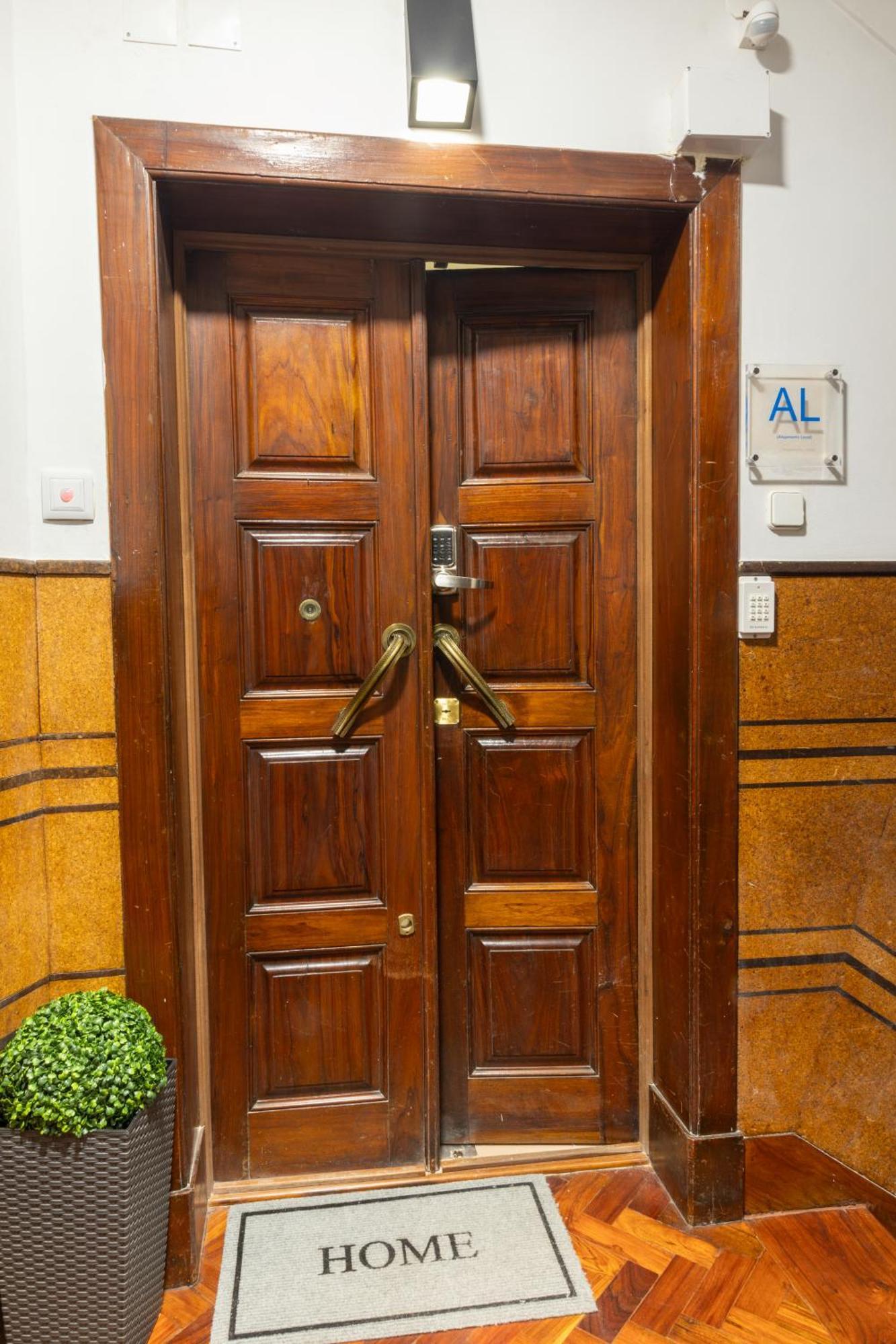 Sweet Suites Guesthouse Close To Famous Avenue Liberty Lisbon Exterior photo